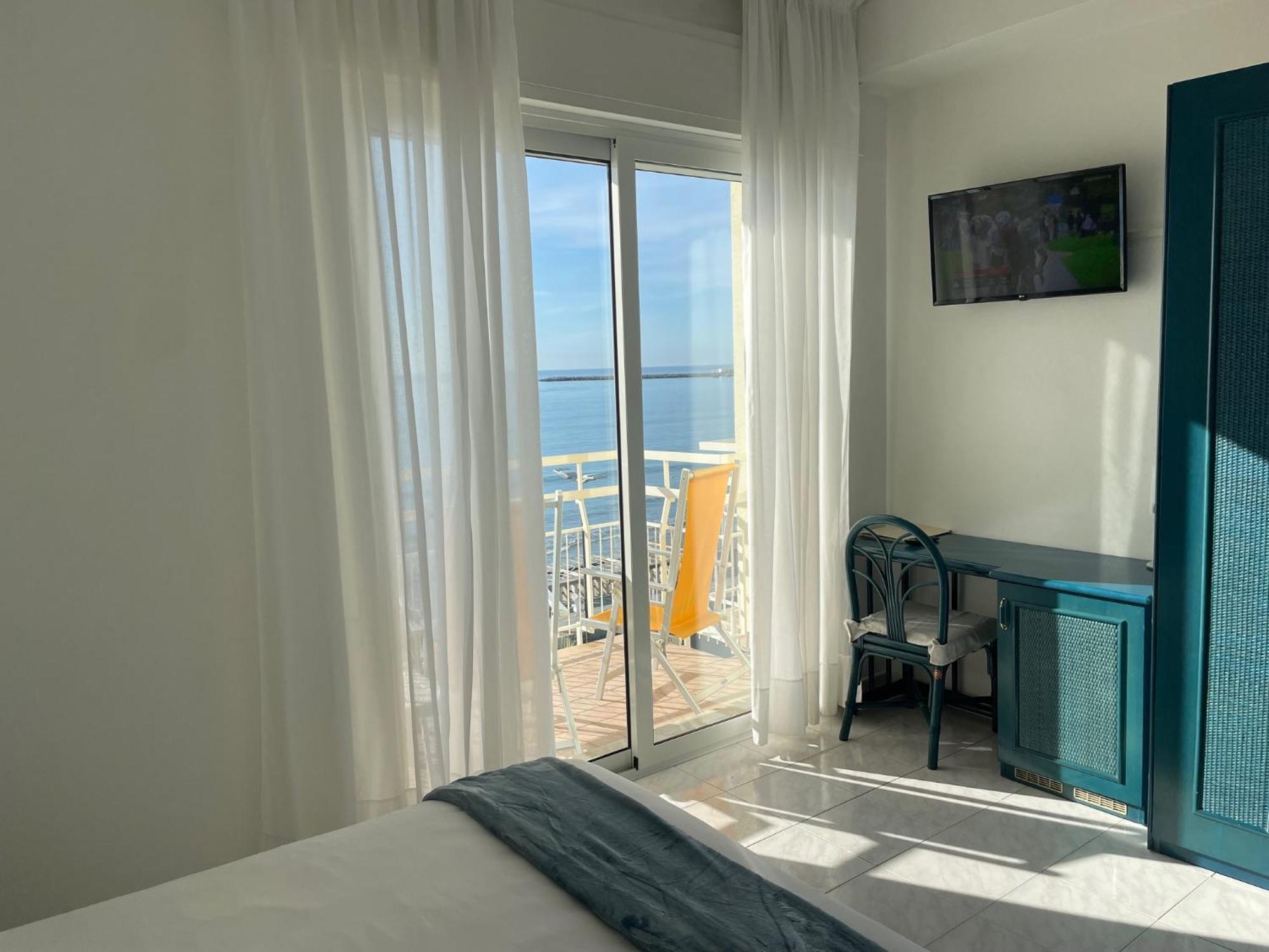 Hotel Miramare Diano Marina Buitenkant foto