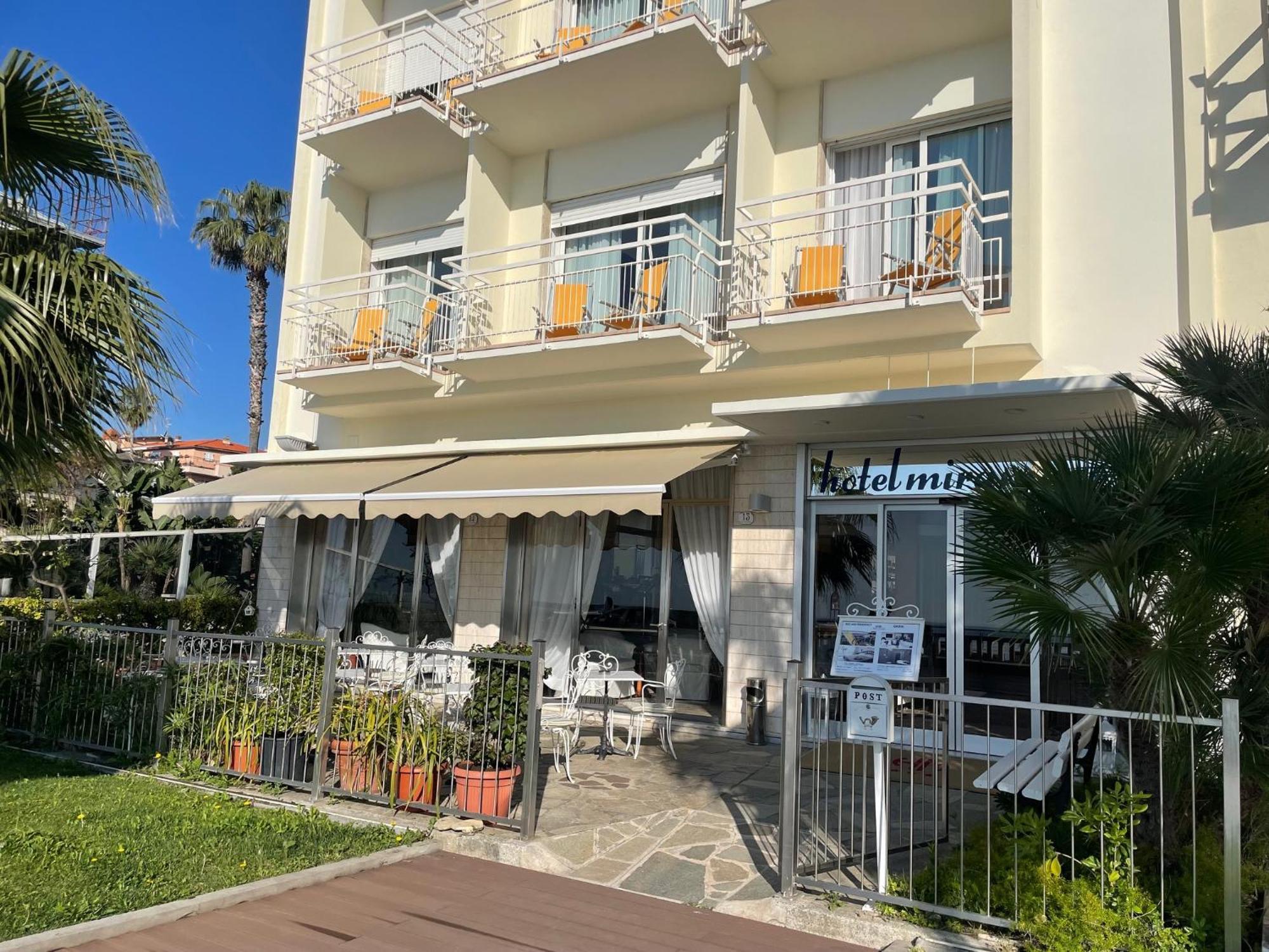 Hotel Miramare Diano Marina Buitenkant foto